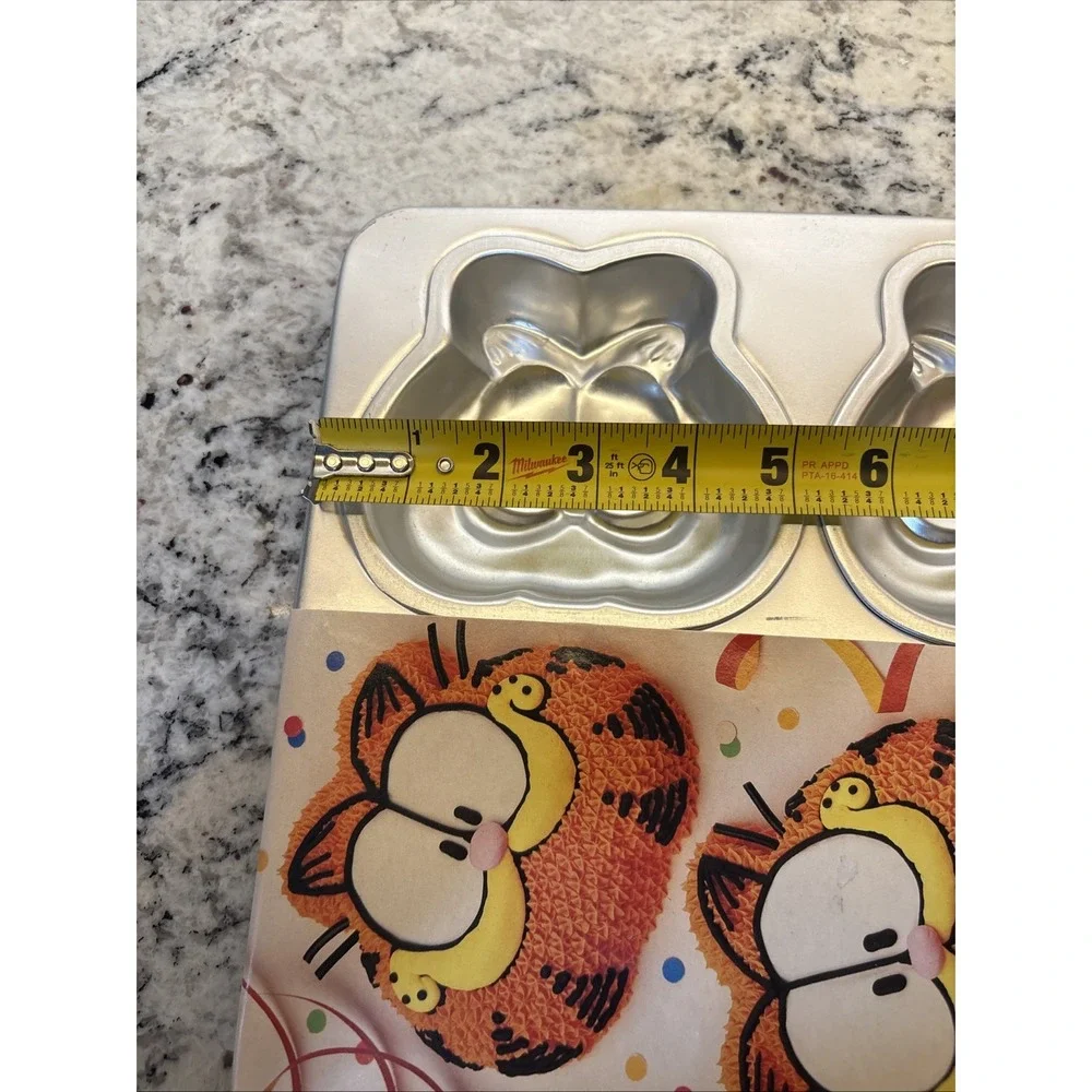 Vintage 1992 Wilton Garfield Face Cake Molds NOS Nostalgia Baking‎ Cartoon Cat